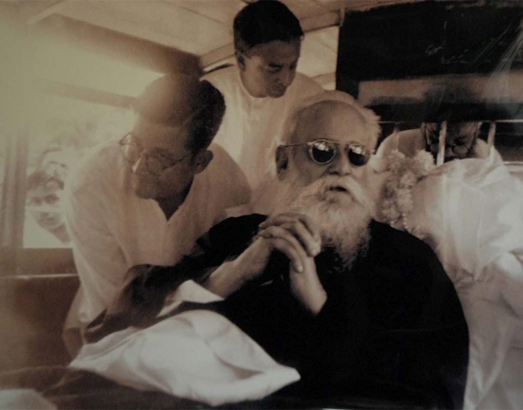 বিশ্বকবি রবীন্দ্রনাথ ঠাকুরের ৭৭তম মৃত্যুবার্ষিকী কাল
