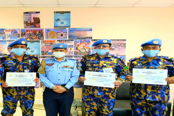 UNAMID শান্তিরক্ষা মিশনে বাংলাদেশ পুলিশের ৩ সদস্যের বি‌শেষ সনদ প্রাপ্তি