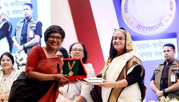 বঙ্গমাতা বেগম ফজিলাতুন নেছা মুজিব পদক-২০২৩ প্রদান করলেন প্রধানমন্ত্রী
